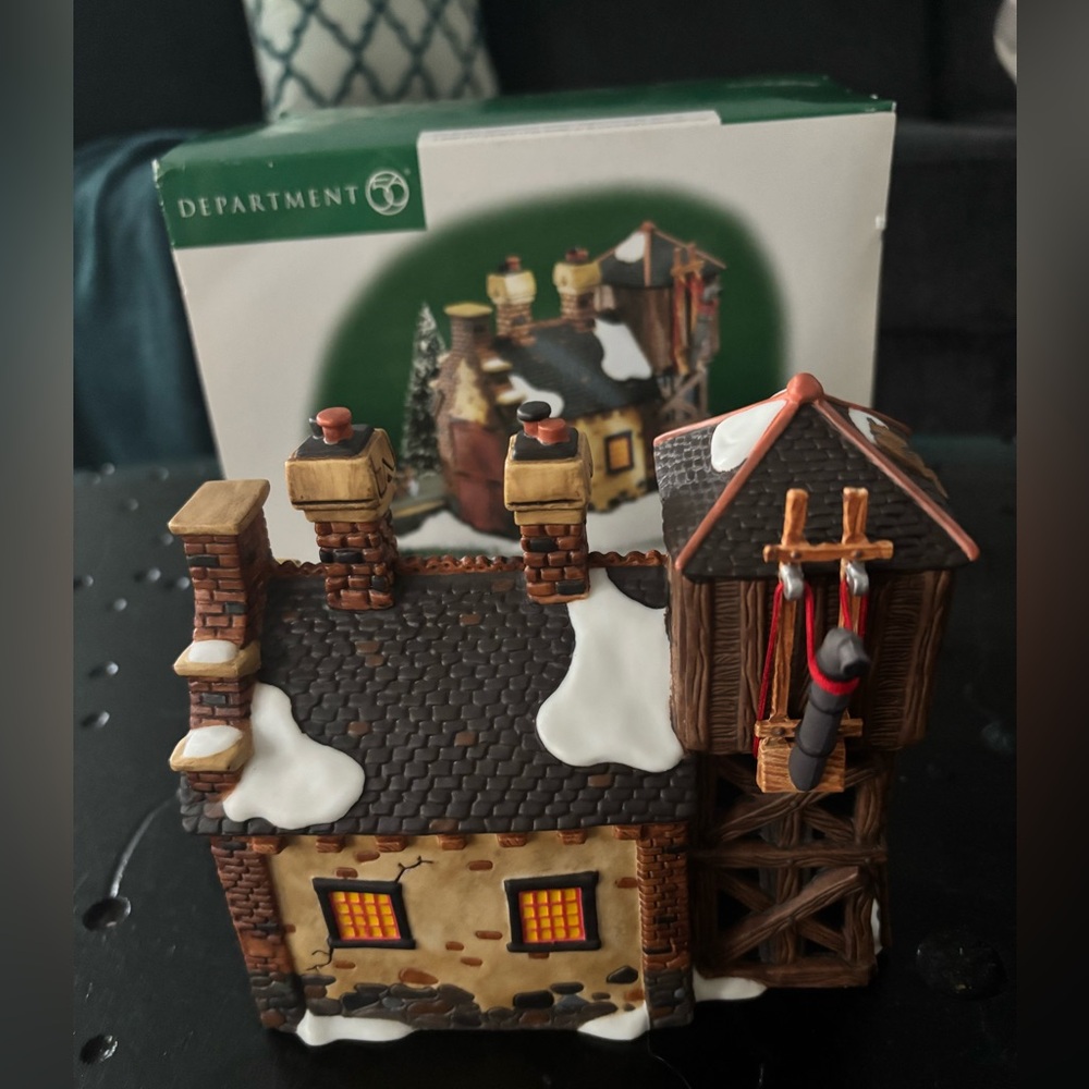 Department 56 Dickens Village- “The Locomotive Shed & Water Tower”